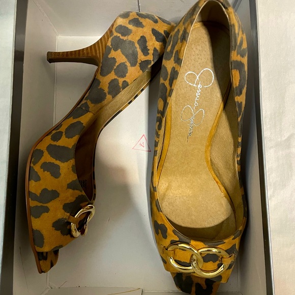 Size 7, Jessica Simpson,Leopard Suede Pump w/peep toe & gold buckle - Picture 3 of 3